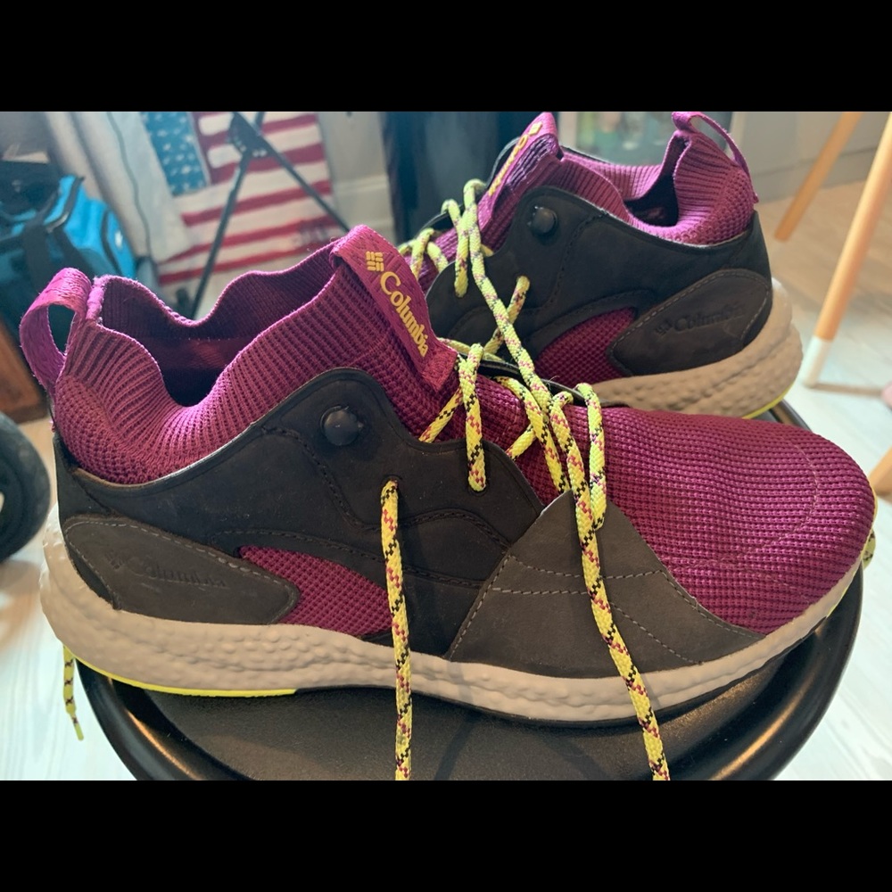 Columbia hiking shoe size 9.5